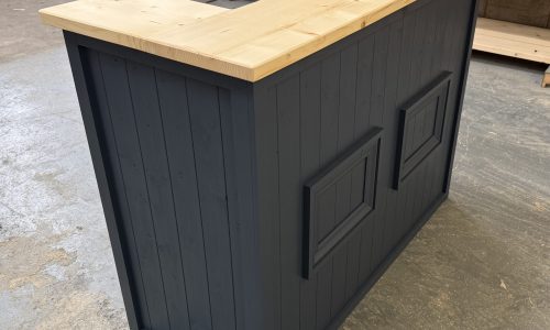 home bar u shape, grey and varnished top