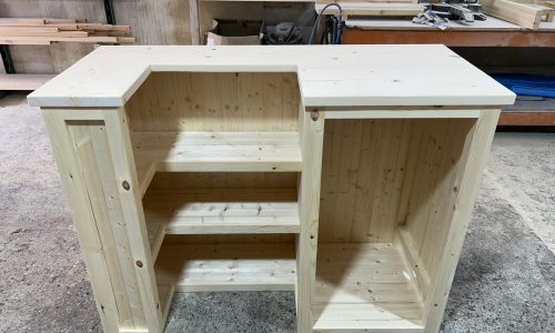 Old Fashioned home bar with customisable fridge compartment and shelving